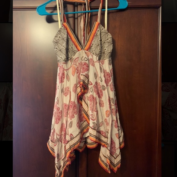 100% Silk - BCBGMaxAzria - Halter Top - Picture 2 of 6